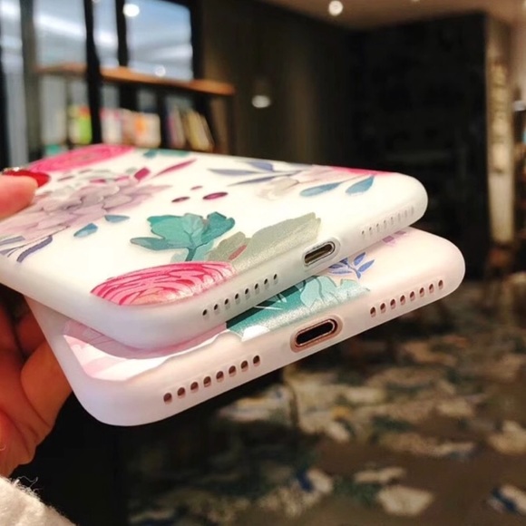 NEW iPhone 7+/8+ Embossed Floral Soft TPU Case - Picture 3 of 4